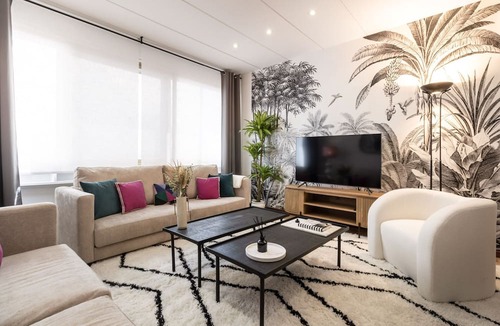Moncloa - Arguelles Apartment | Vibrant 2-Bed Apartment for 4 in Madrid