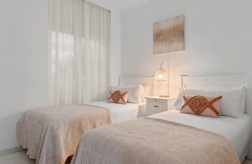 Puerto Banus Apartment | Apartment in Las Gaviotas for 6 people | 2-108