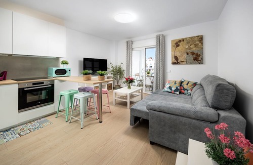 Torre del Mar Apartment | Apartment 'Apartamento Capricho Torre Del Mar' with Private Terrace, Wi-Fi and Air Conditioning