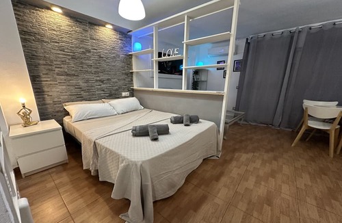 Torremolinos City Centre Apartment | Apartment in Torremolinos with Sea Views