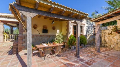Antequera Villa | Villa Antisa Villanueva de la Concepcion by Ruralidays