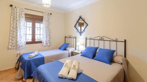 Antequera Villa | Villa Antisa Villanueva de la Concepcion by Ruralidays