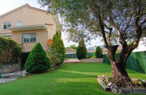Becerril de la Sierra House | A Happy Place. Casa rural con piscina y barbacoa.