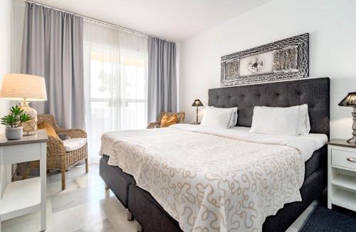 Nueva Andalucia Apartment | ELD4.1- Prime location pool views and evening sun
