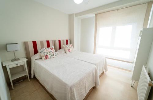 El Grao de Castellon Apartment | Apartamento con terraza, vistas al jardín y piscina, junto a playa y golf