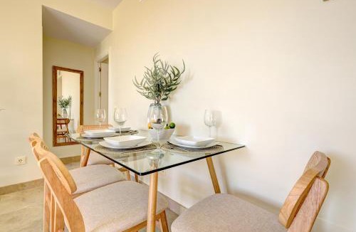 Castillo de Sabinillas Apartment | Cosy Sea View Flat with Terrace & Pool