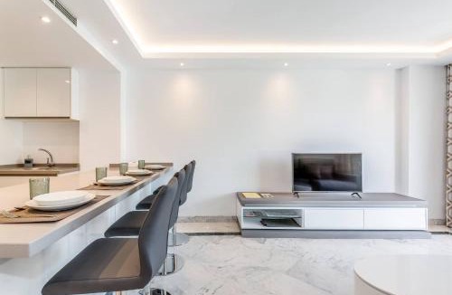 Puerto Banus Apartment | Bright apartment in the heart of Puerto Banus