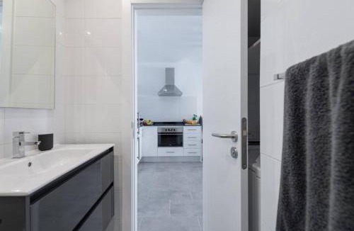 Arguineguin Apartment | Casa Johan - apartamento con soprendentes vistas y terraza ajardinada
