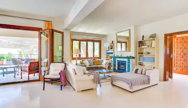 Villa with pool in Cala Estancia, near Palma