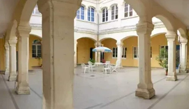 Homerez - Apartment in Roucy with garden in Roucy