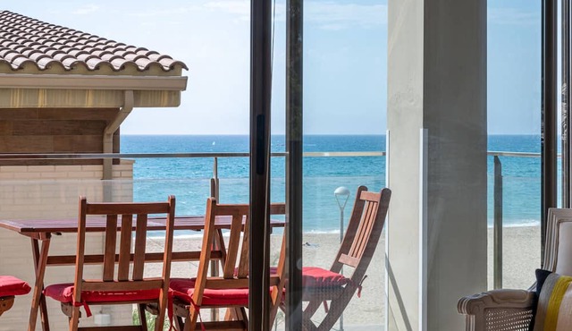 Cozy apartment with sea view and air conditioning in Torredembarra
