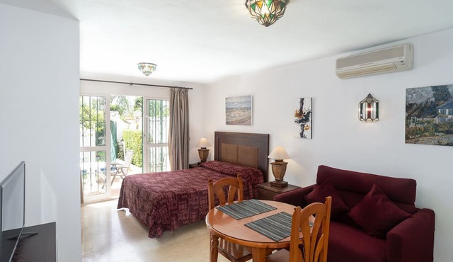 Studio Apartment '19A Claire' with Pool, Private Garden & Wi-Fi