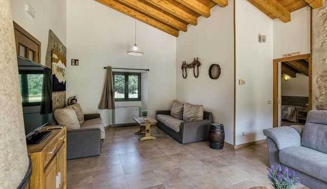 Rural House Mas Plantalech with Pool, Garden & Wi-Fi