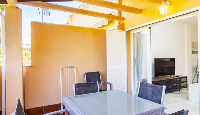 Cubo's Cabopino Beach Marbella Apartment/First line of the beach/air conditioning/free wifi