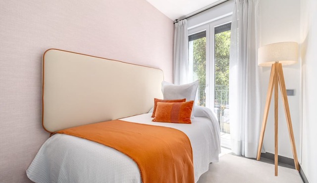 Vibrant 2BR Apartment in La Latina