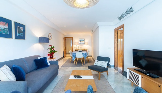 Deluxe Apartment 'Gran Marbella' with Mountain View, Wi-Fi and Air Conditioning