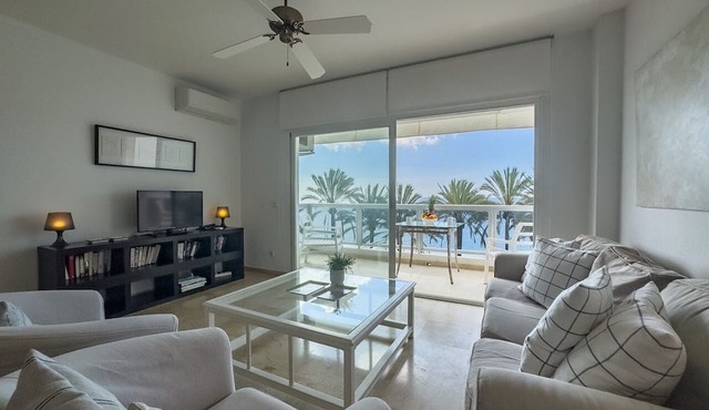 Palm Beach 2-F - A Stylish Seaside Retreat in the Heart of Marbella