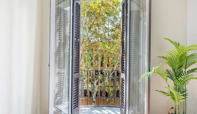Stylish 2-Bedroom Apartment in Eixample, Near Plaza Espanya