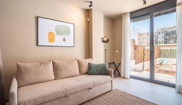 APARTMENT WITH TERRACE IN VALENCIA