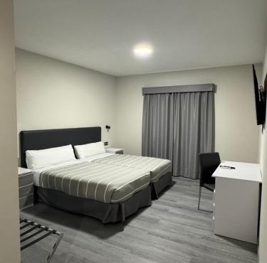 Hotel El Cisne - parking exterior gratuito