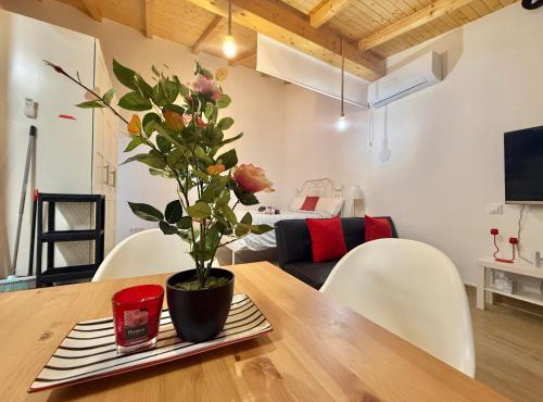 Rosa HOME, Casa completa independiente