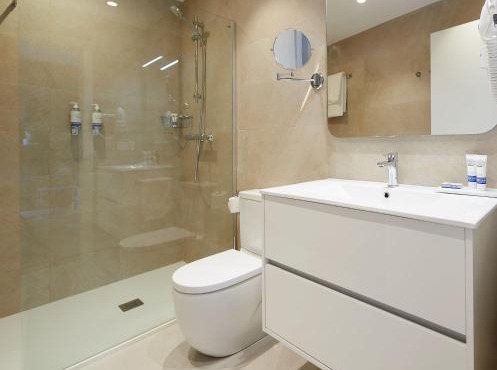 H SUITE3B by Smiling Rentals